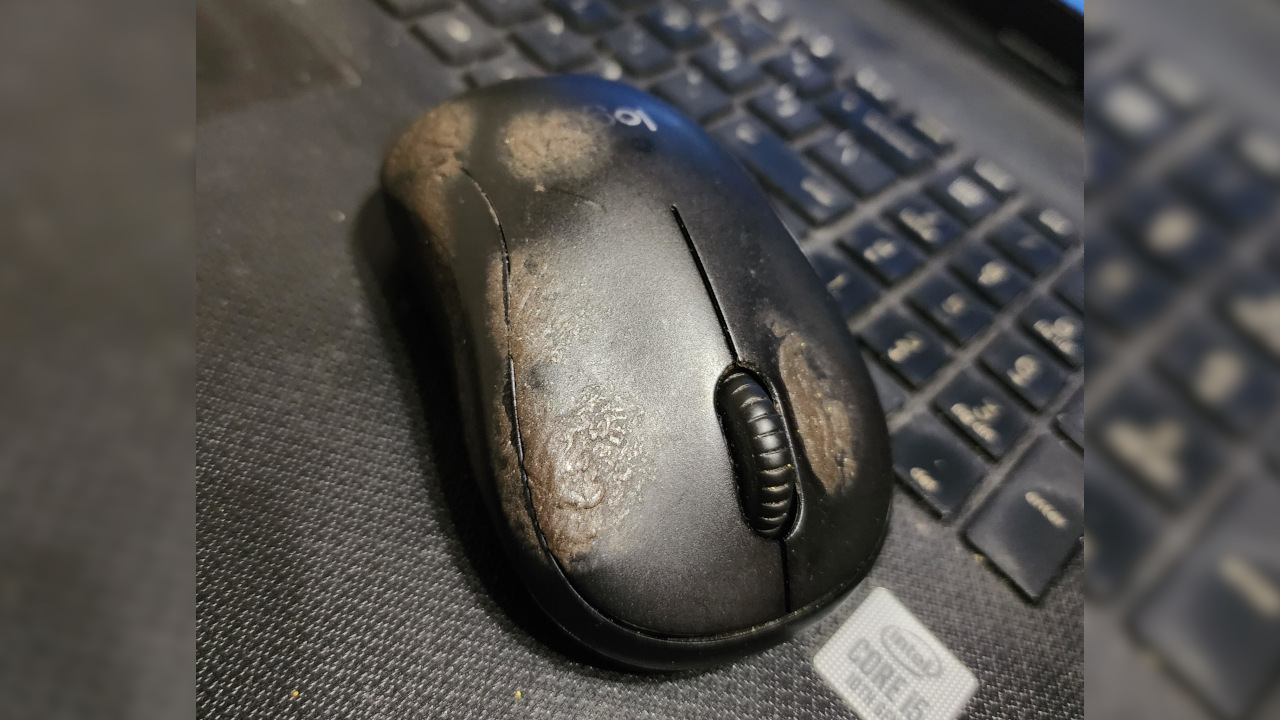 Someone shows their father’s PC mouse and the picture is currently shocking even hardcore gamers