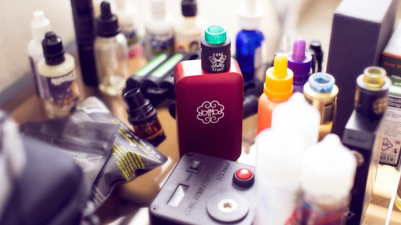 A tinkerer builds a car powered by 500 discarded e-cigarettes, capable of driving 30 kilometers