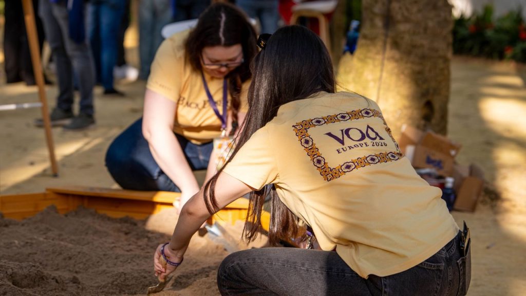 In the mini-game 'Gold Digger', treasures were dug up.