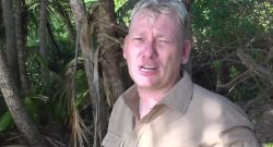 Knossi bei seiner Rückkehr zu 7 vs. Wild