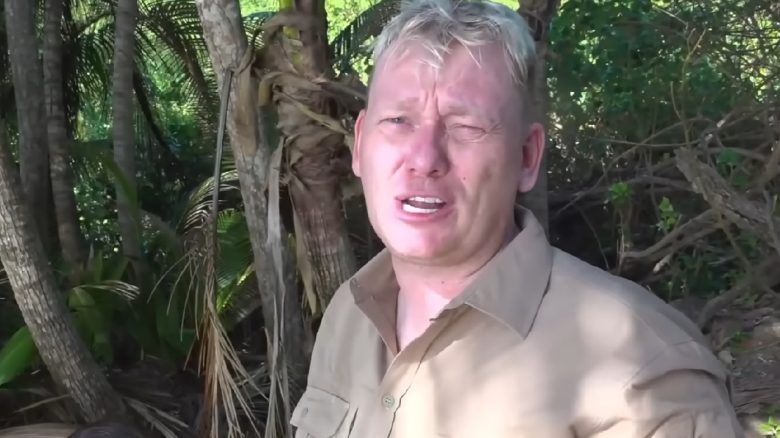 Knossi bei seiner Rückkehr zu 7 vs. Wild