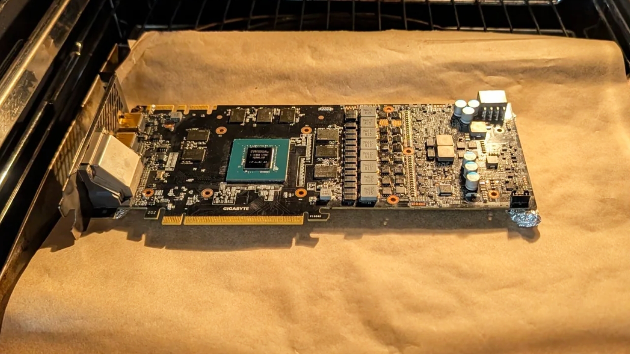 User has to revive his graphics card, puts it in the oven at 190 degrees