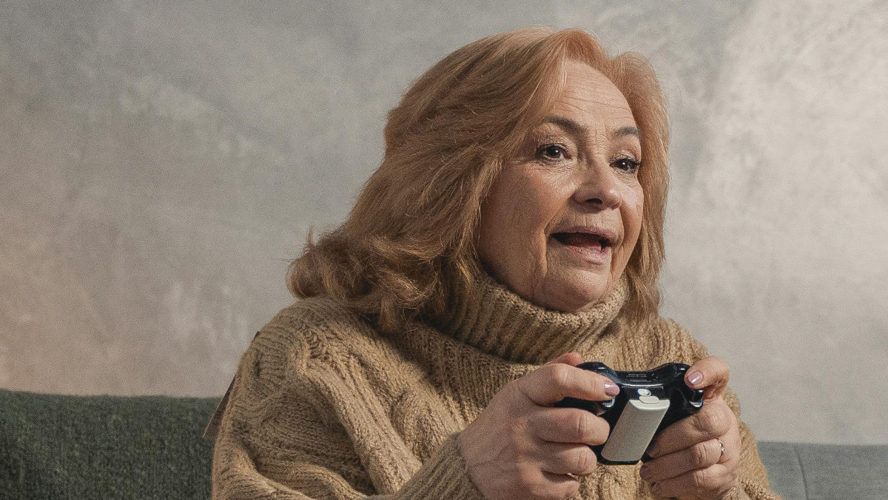 91-year-old gaming grandma forgets her health check, prefers to play video games and breaks the high score