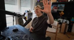 Papaplatte verabschiedet sich winkend