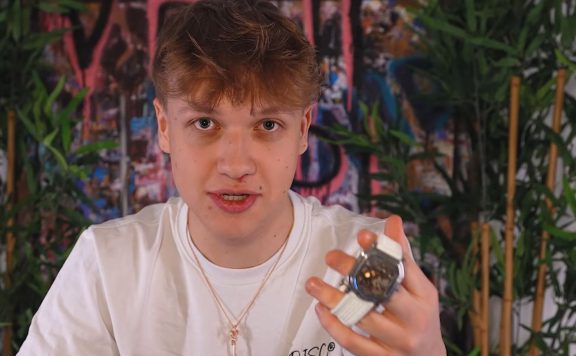 Rezon mit teurer Uhr