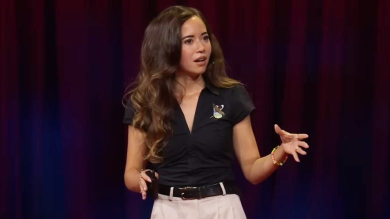 Maya Higa bei ihrem Ted Talk