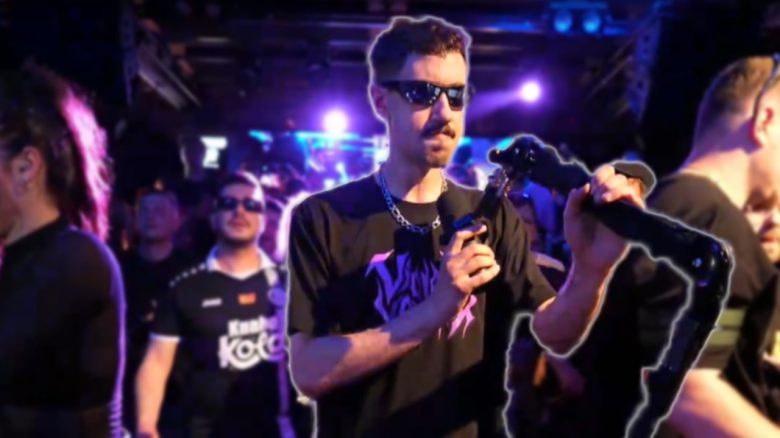 Das Bild zeigt HandOfBlood auf seinem Even Techno Freitag