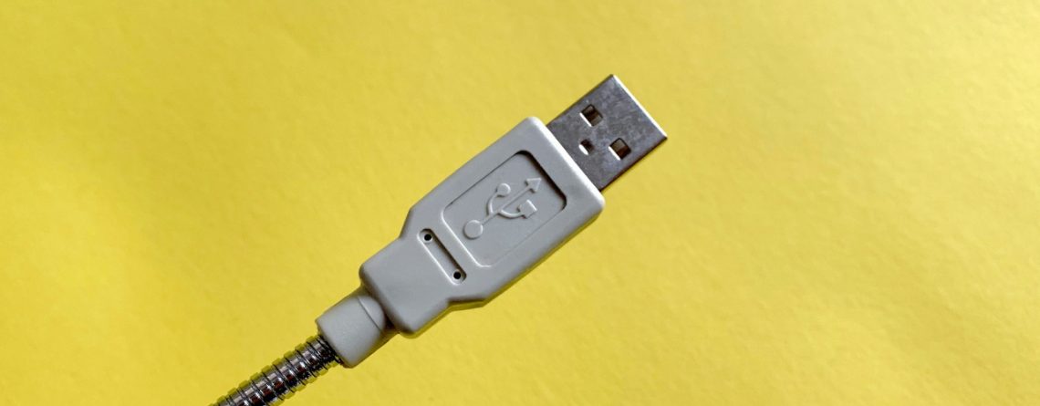 Fast jeder von euch steckt USB-Geräte beim ersten Mal falsch herum ein, aber das ist Absicht