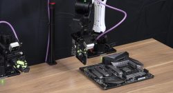 Titelbild Roboter mit Grafikkarte und Mainboard Nvidia