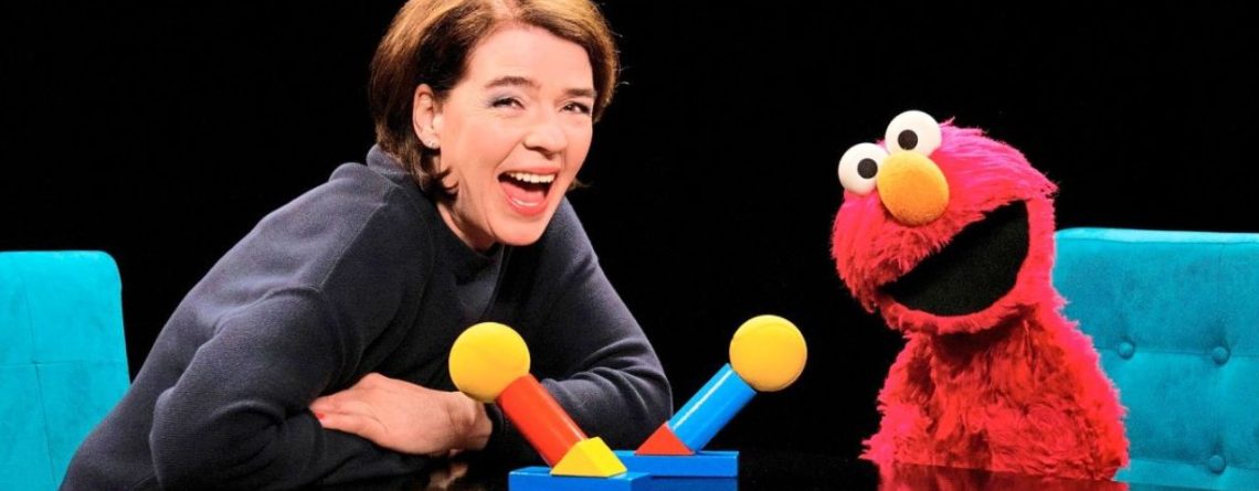 Susanne Daubner beweist Aura, spricht mit Elmo aus der Sesamstraße über die Jugendwörter, die sie selbst benutzt