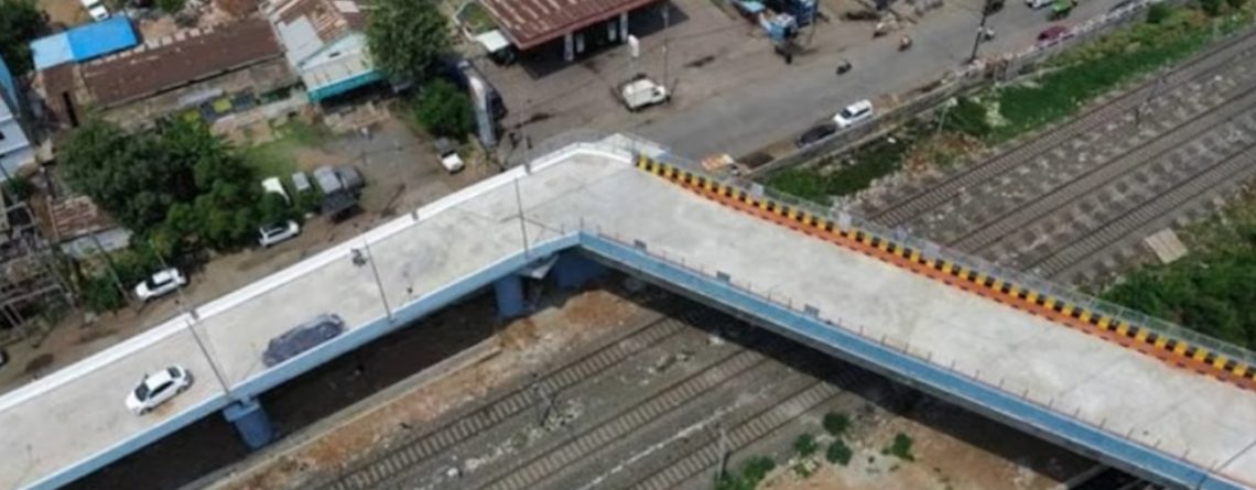 Eine Brücke kostete 2 Millionen Euro und nach Fertigstellung merkte man, dass sie eine Kurve in einem Winkel von fast 90 Grad hat