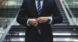 Titelbild Chef Anzug Unsplash