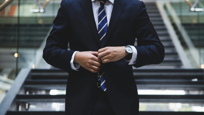 Titelbild Chef Anzug Unsplash