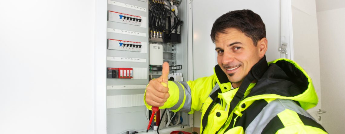 Früher galt das Handwerk als öde: Heute verdient die Gen Z als Elektriker bis zu 245.000 Euro im Jahr