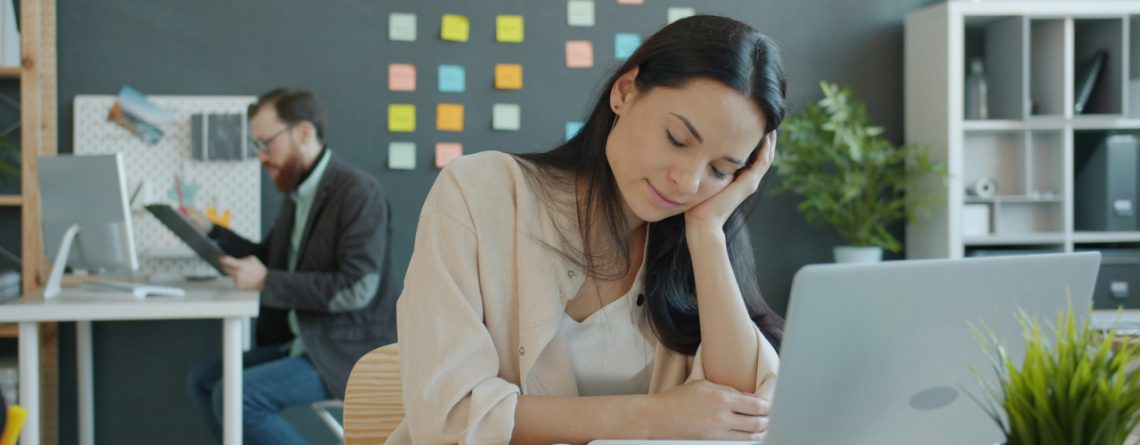 Die Generation Z kann den Arbeitsalltag von 9 bis 17 Uhr nicht ertragen und löst ihr Problem auf bizarre Weise