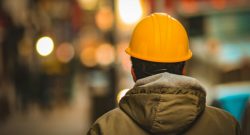 Titelbild Industrie Arbeiter Unsplash Jon Tyson