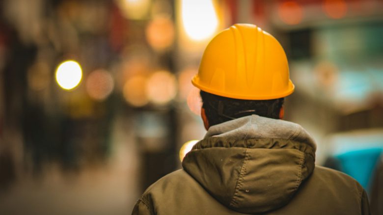 Titelbild Industrie Arbeiter Unsplash Jon Tyson