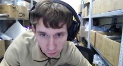russischer Streamer zockt CS2 auf Arbeit